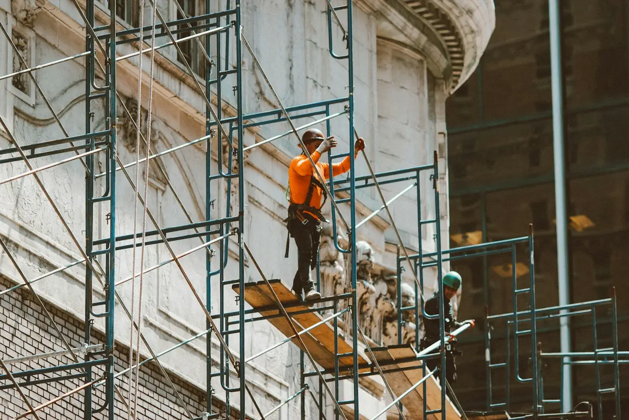 The Café That Refuses to Take the Scaffolding Down