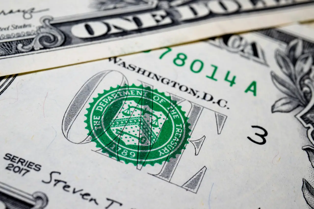 DOL to up minimum wage to $14 per hour for federal contractors
