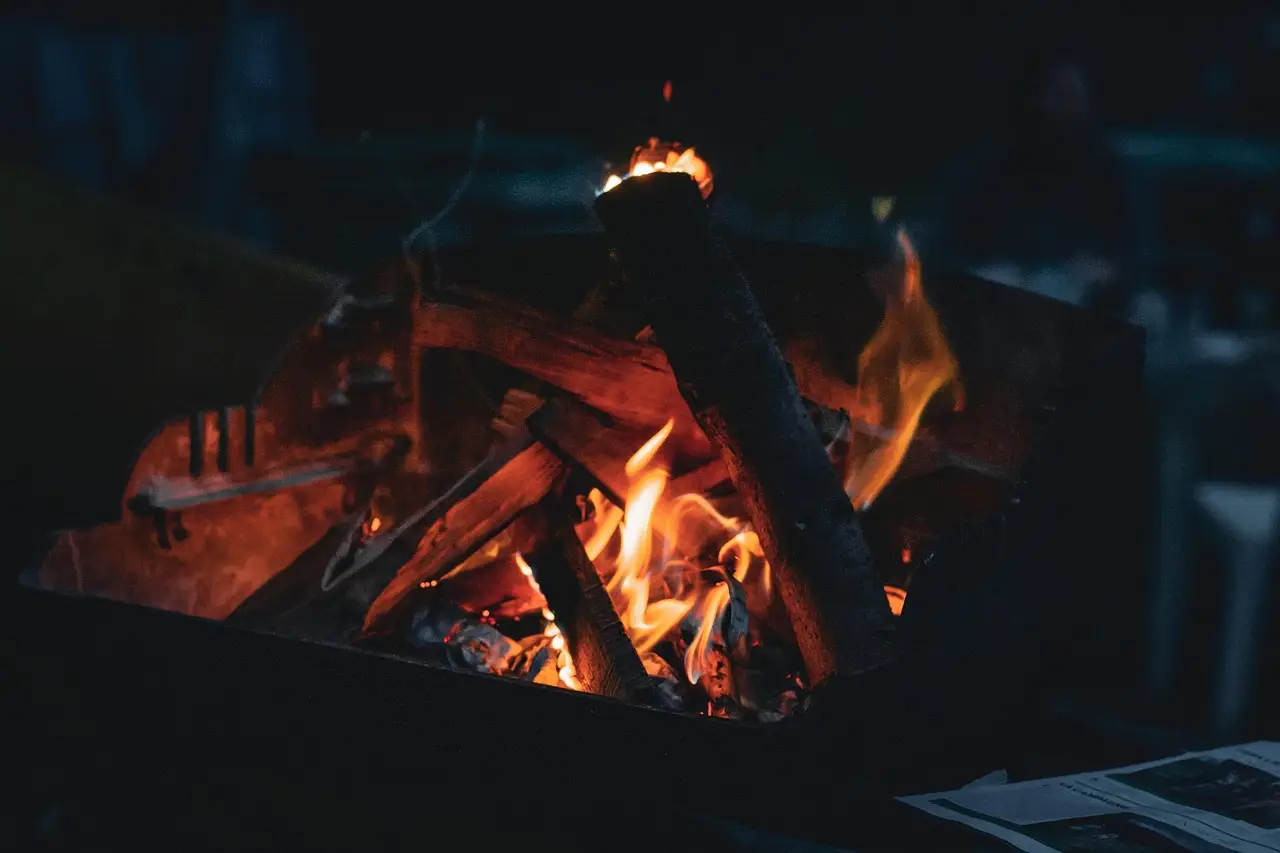 A London workspace built around the warmth of the ‘hearth’ – not just for the reasons you’d think